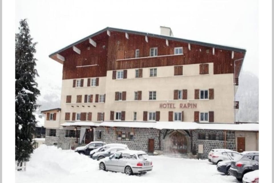 Property building, Facade/entrance, Winter