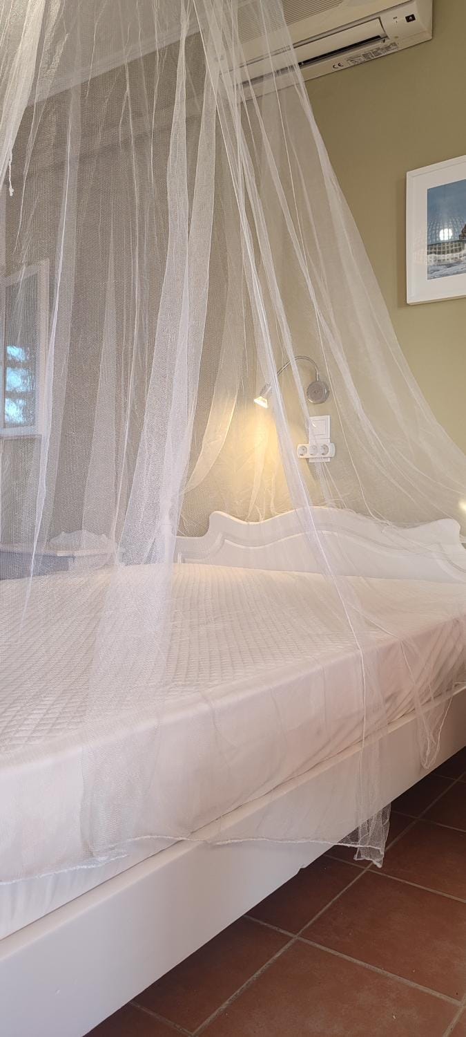 Bed, Bedroom, air conditioner