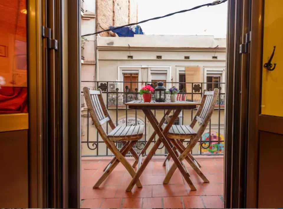 RamblasRentals Cozy Renovated 2BR with Balcony Lift 20M Rambla - Parking - Wifi Apartment in Barcelona