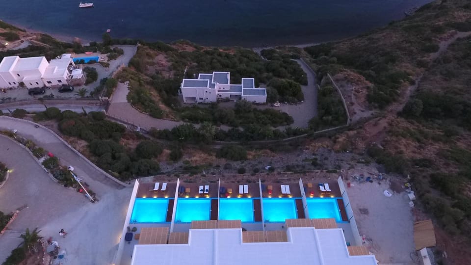 Neighbourhood, Natural landscape, Floor plan, Beach, On site, Pool view, Sea view, Swimming pool, Swimming pool