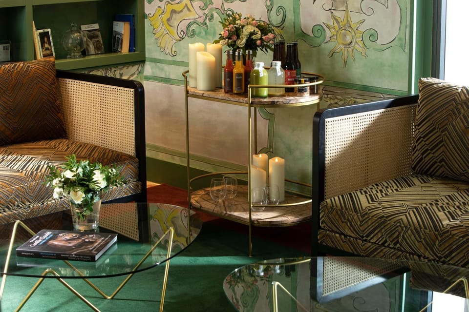 Lobby or reception, Food and drinks, Food, Drinks, Alcoholic drinks