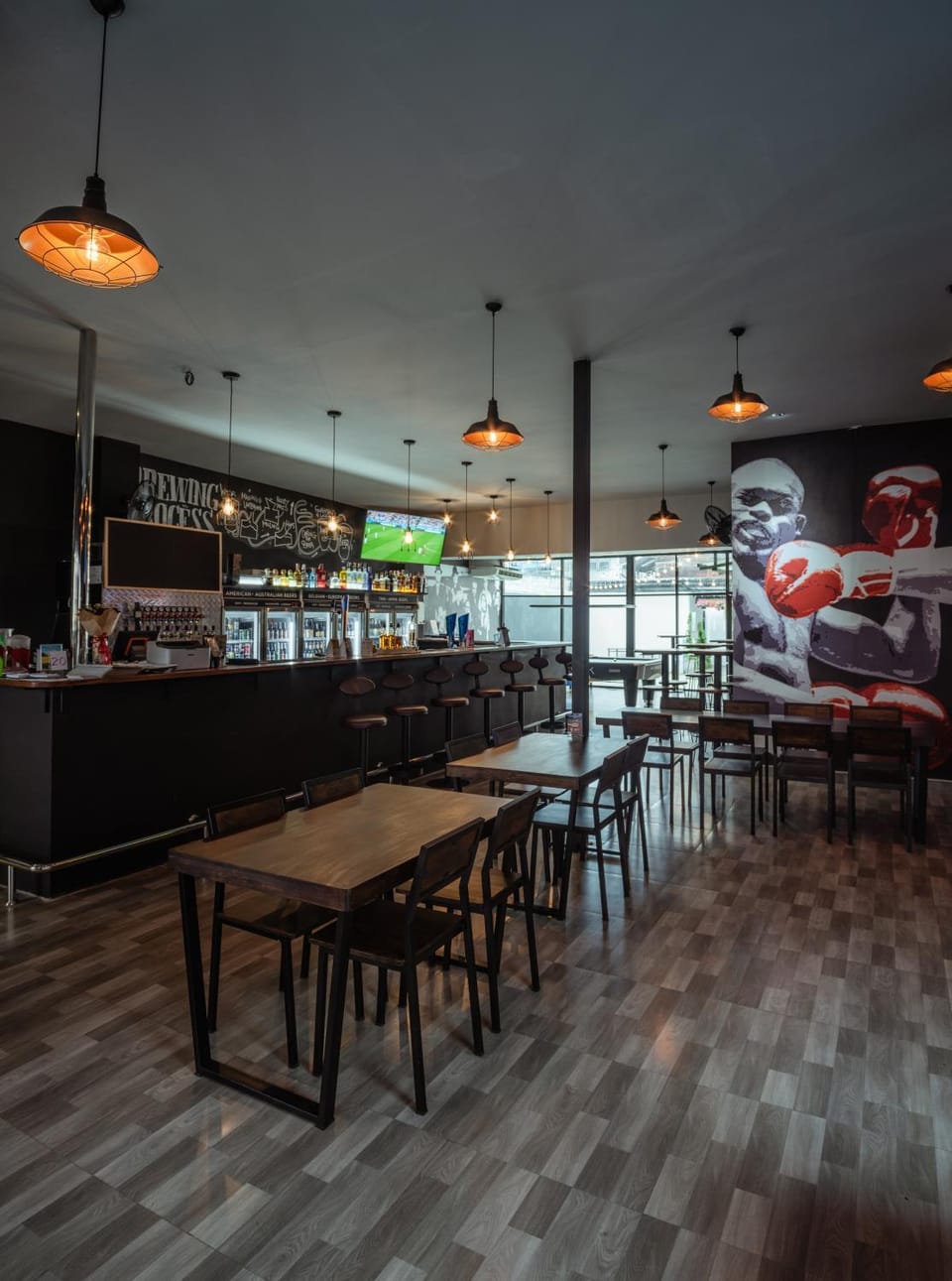 Lounge or bar, Food and drinks