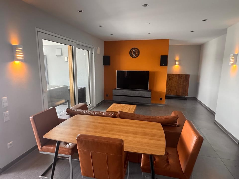 Living room, Dining area