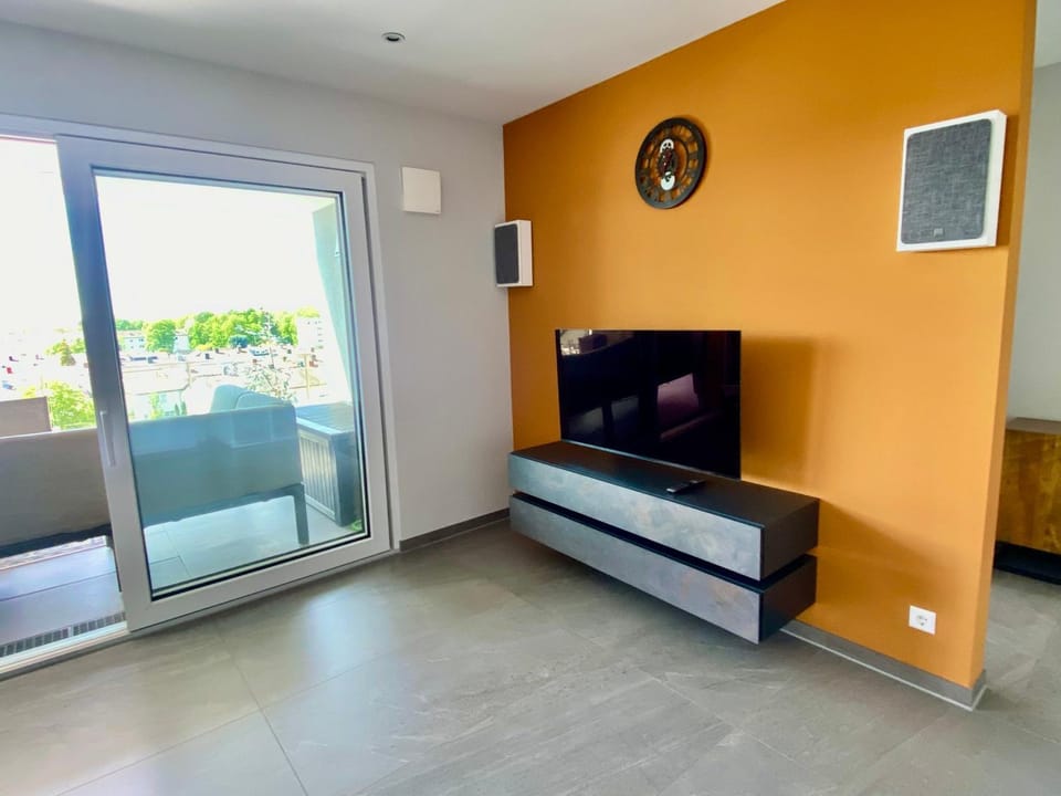 TV and multimedia, Living room, Seating area