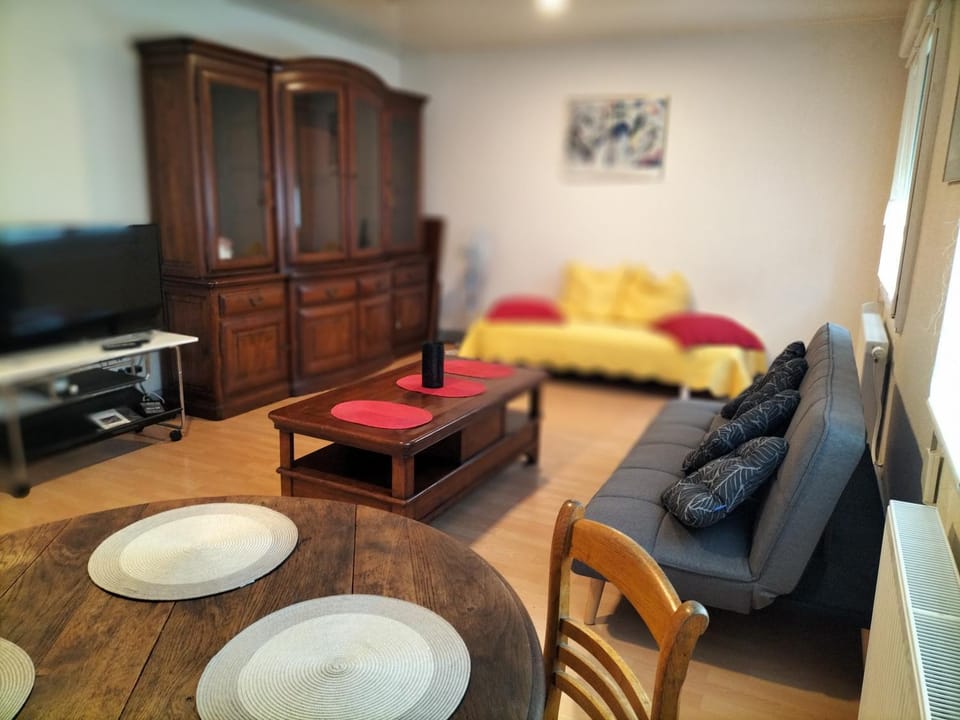 Communal lounge/ TV room, Bed, Photo of the whole room