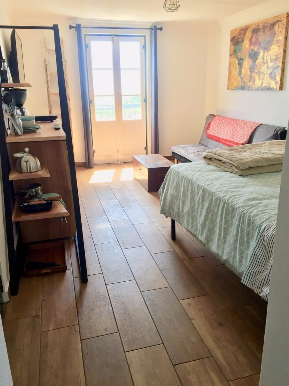 Photo of the whole room