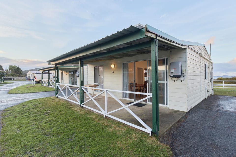 Rose Gardens Holiday Park Campground/ 
RV Resort in Albany