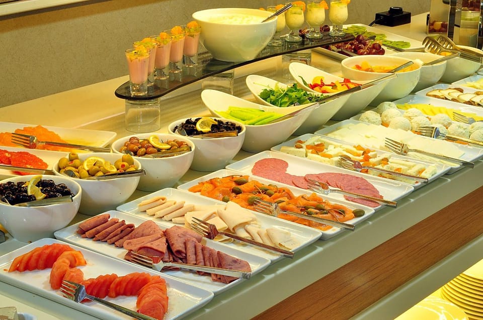 Restaurant/places to eat, Buffet breakfast