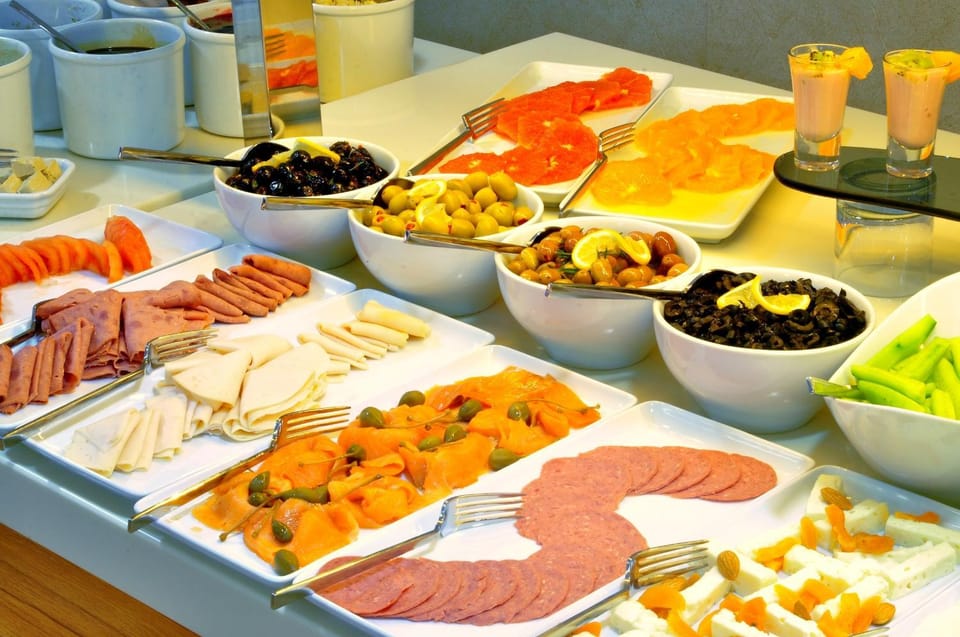 Restaurant/places to eat, Breakfast, Buffet breakfast