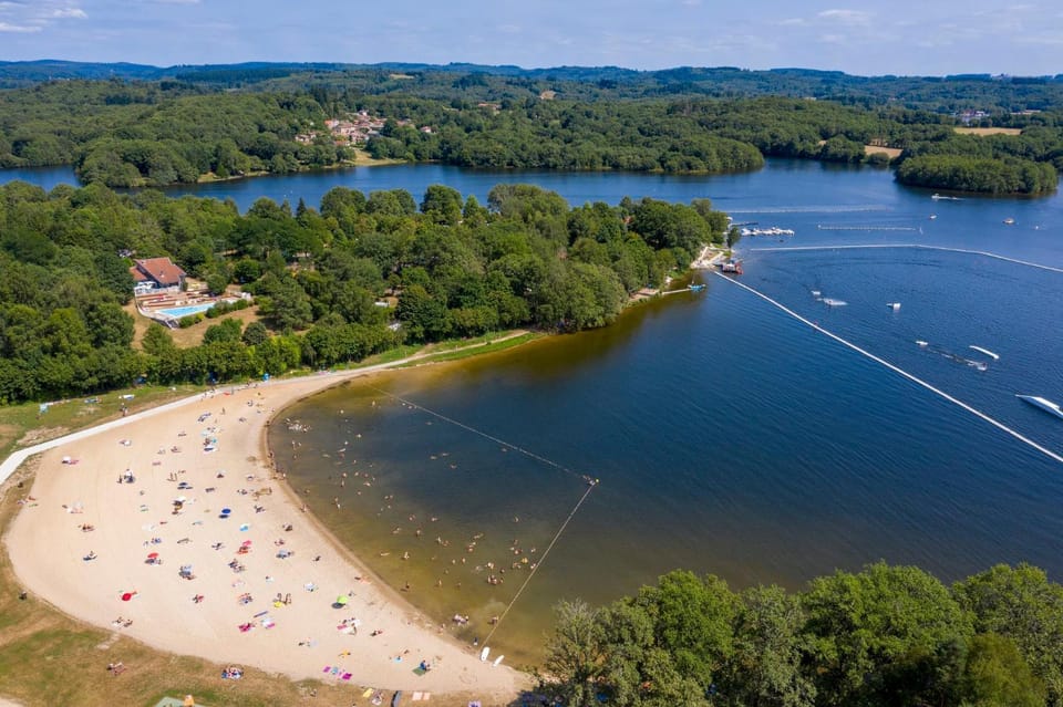 Nearby landmark, Bird's eye view