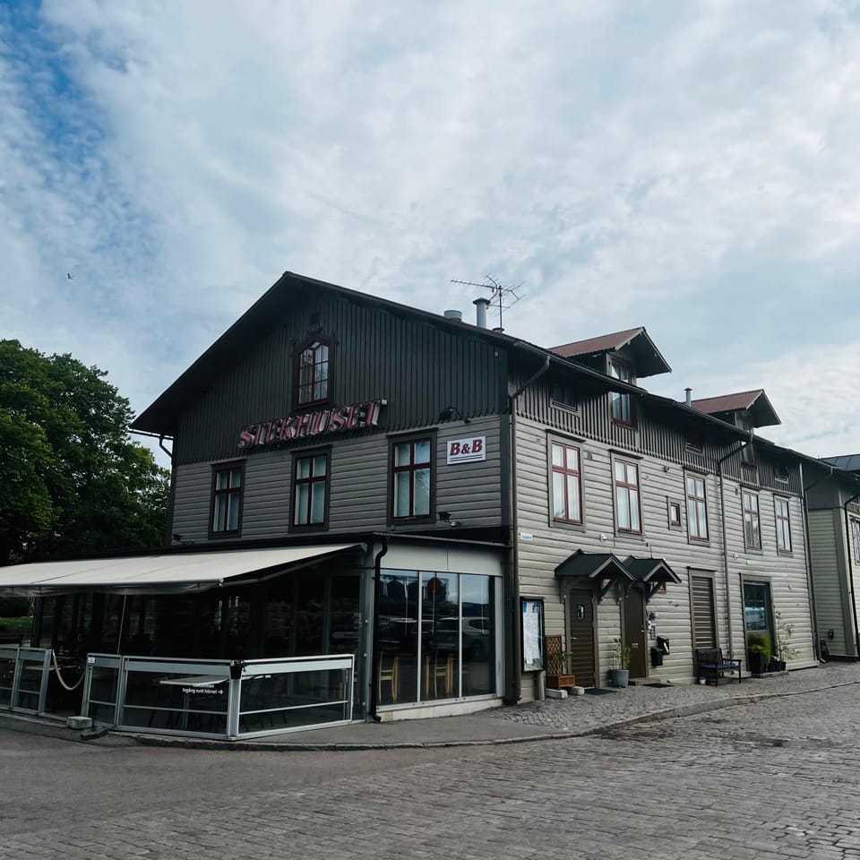 Property building, Restaurant/places to eat, Breakfast