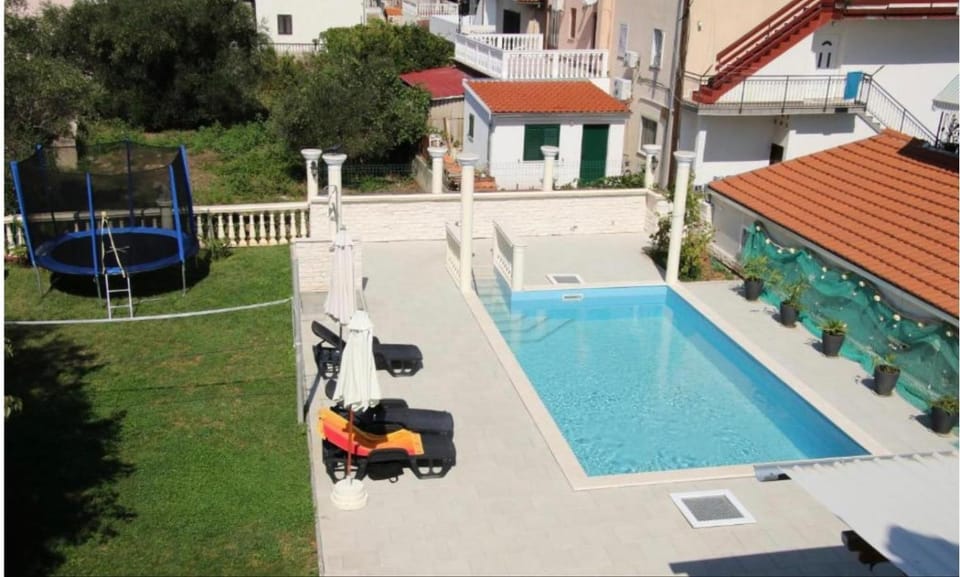 Garden, Swimming pool, Swimming pool, sunbed