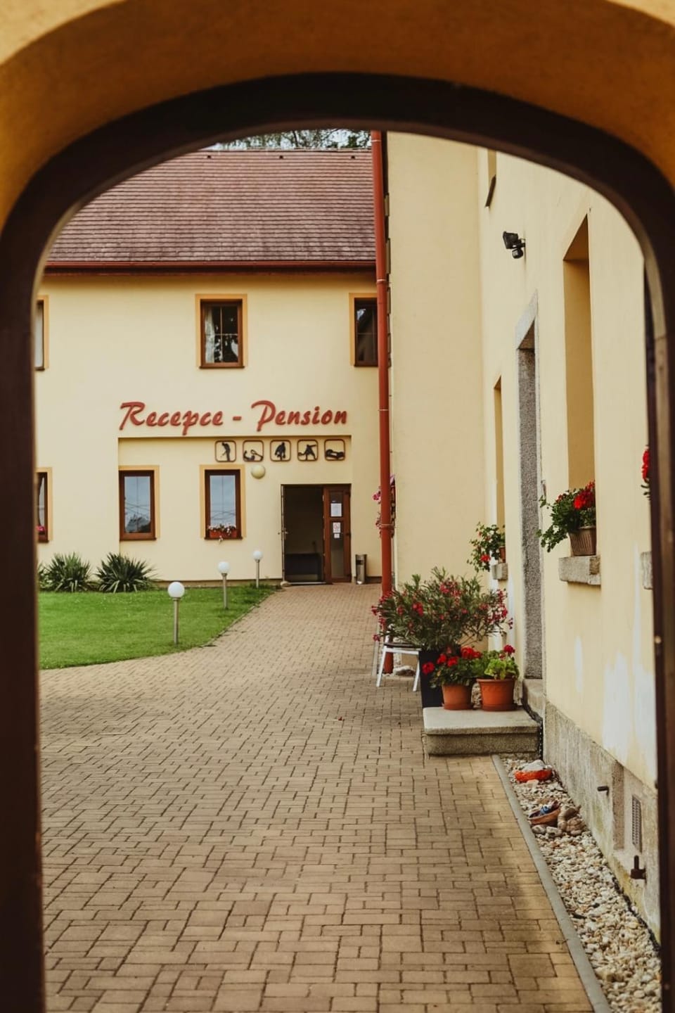 Property building, Facade/entrance, Property logo or sign, Lobby or reception, Sports
