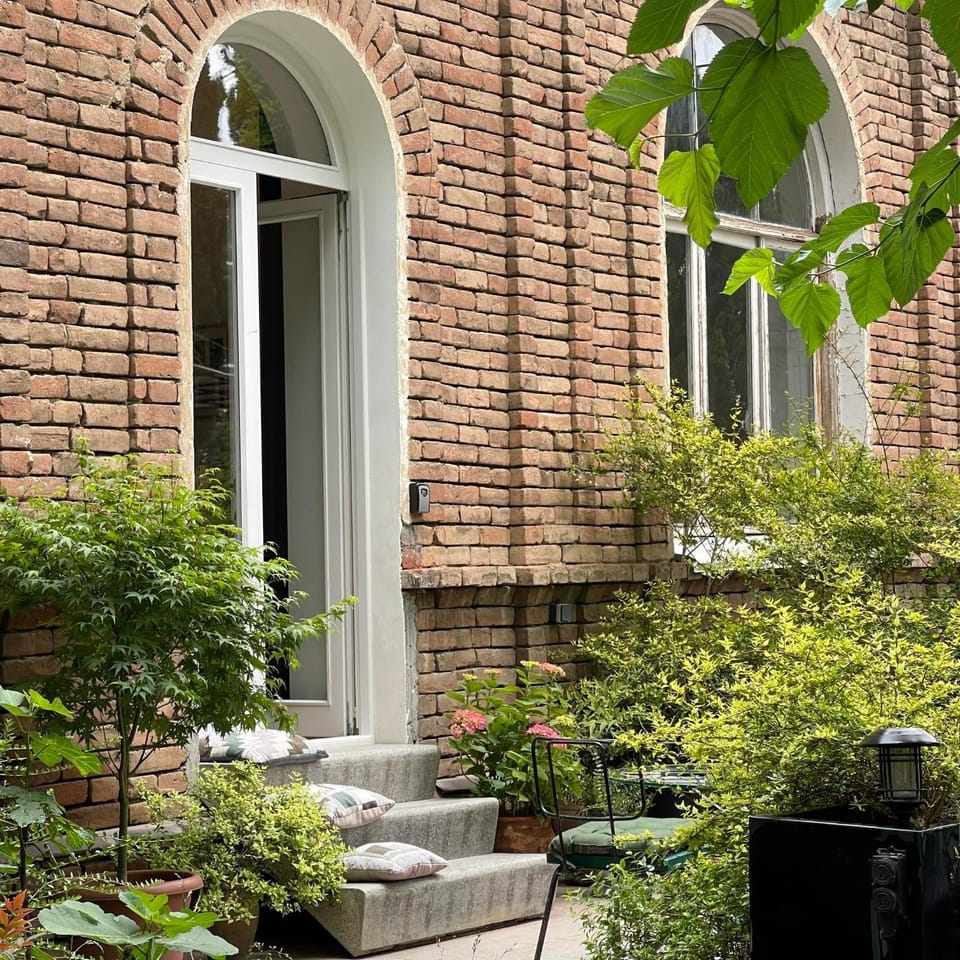 Property building, Facade/entrance, Day, Summer, Garden, Balcony/Terrace, Garden view, locker