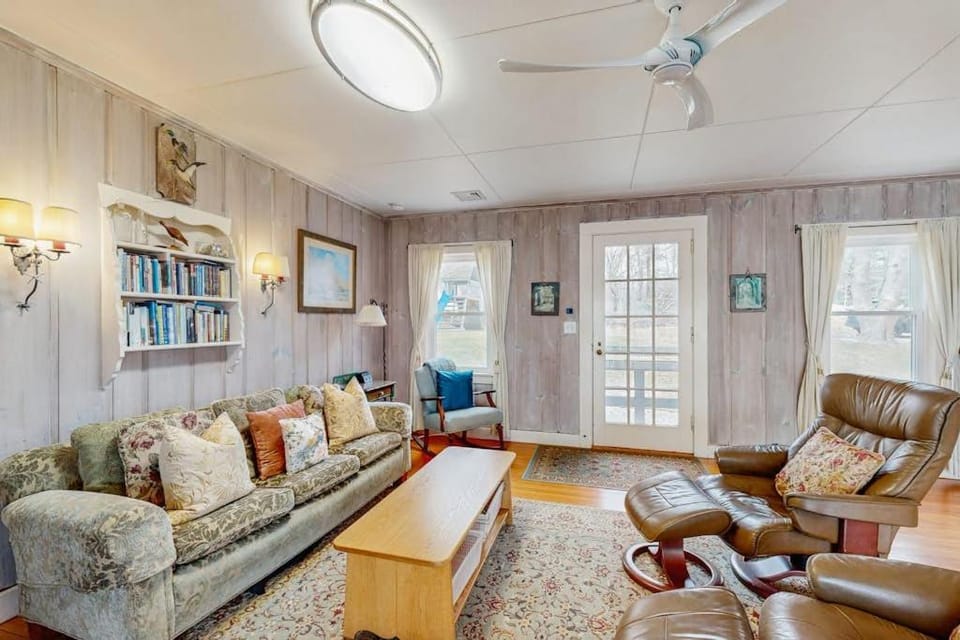 Cove Cottage House in East Falmouth