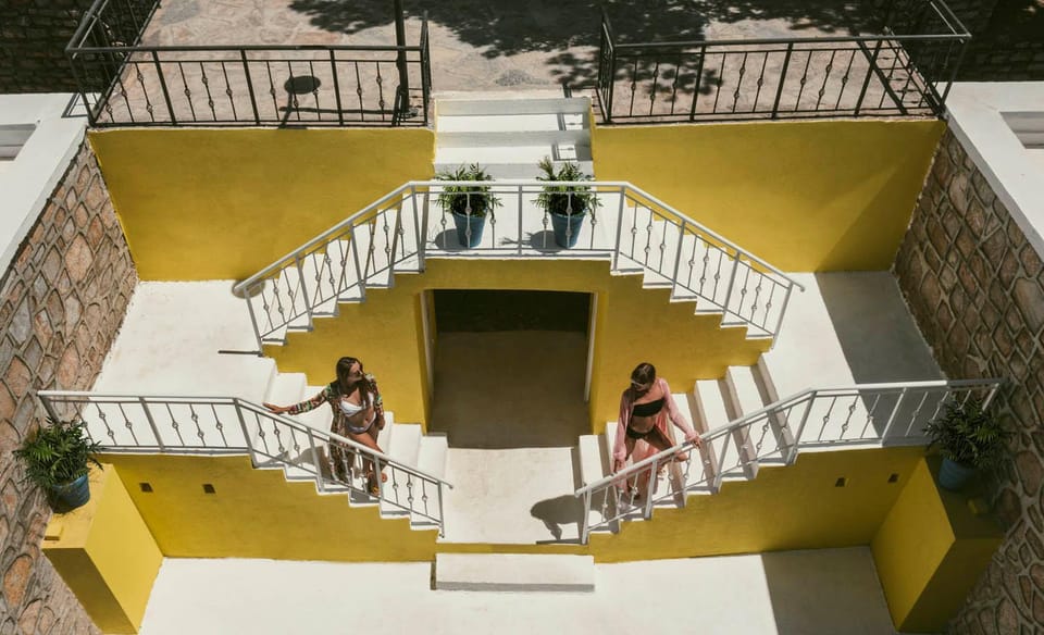 Property building, View (from property/room), Decorative detail, Street view