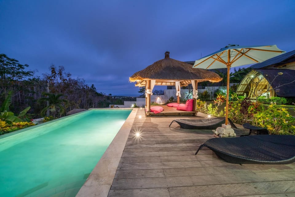Night, Swimming pool, sunbed