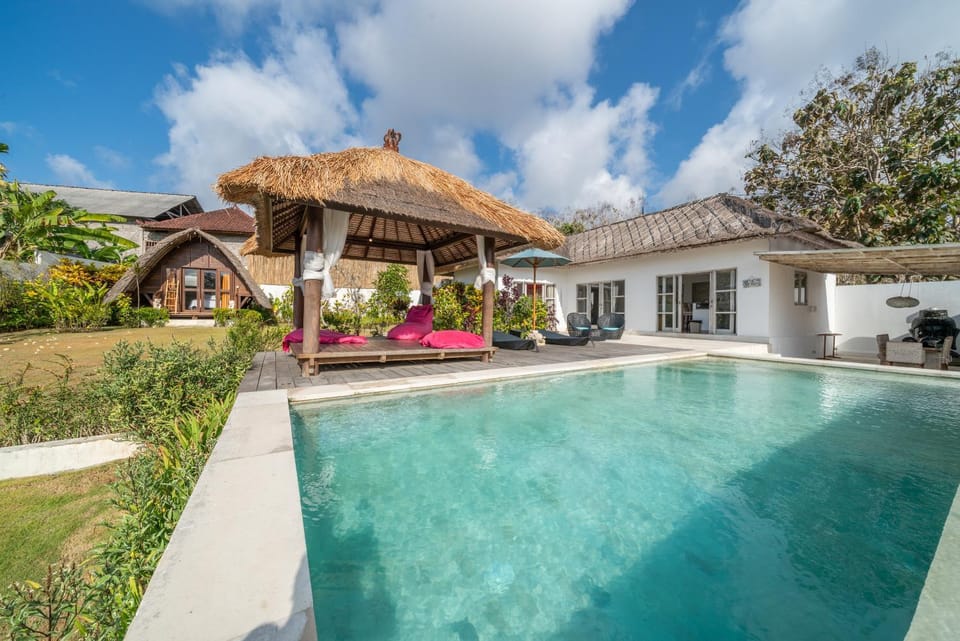 Property building, Patio, Garden view, Pool view, Swimming pool, sunbed