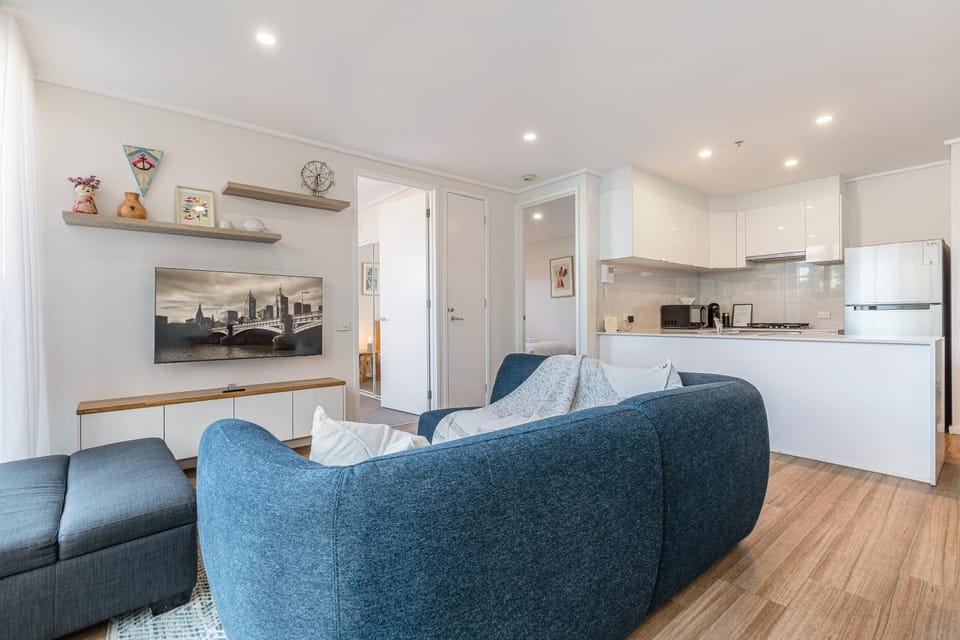 ☆of Southbank☆Light filled apartment☆HUGE private terrace with city views☆Parking☆Pool☆Gym☆WiFi Apartment in Southbank