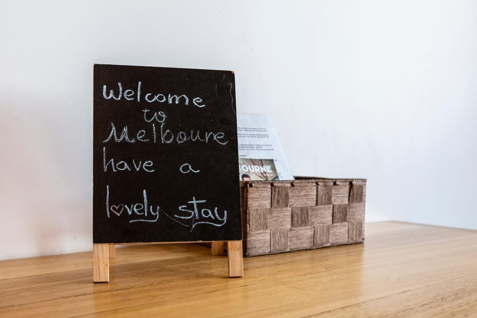 ☆of Southbank☆Light filled apartment☆HUGE private terrace with city views☆Parking☆Pool☆Gym☆WiFi Apartment in Southbank