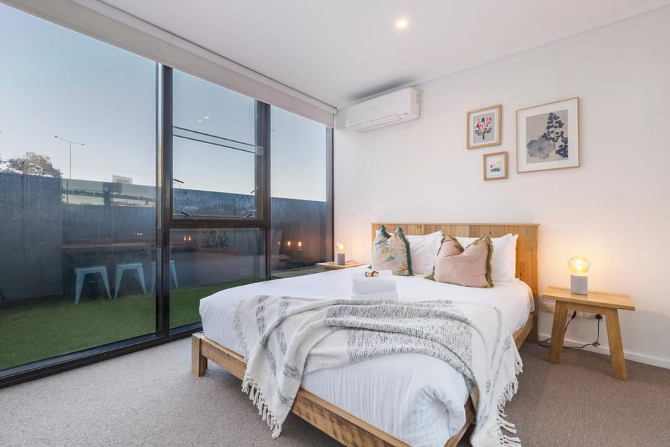 ☆of Southbank☆Light filled apartment☆HUGE private terrace with city views☆Parking☆Pool☆Gym☆WiFi Apartment in Southbank