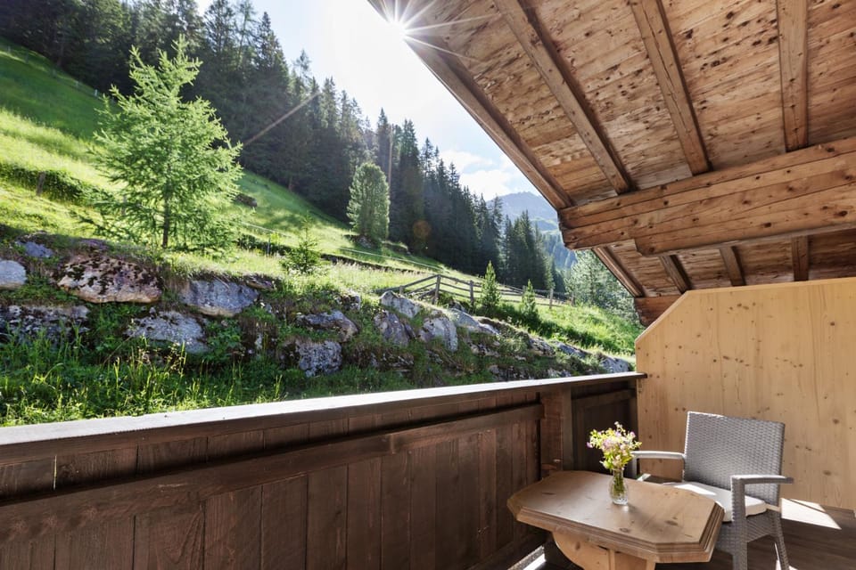 Balcony/Terrace, Mountain view