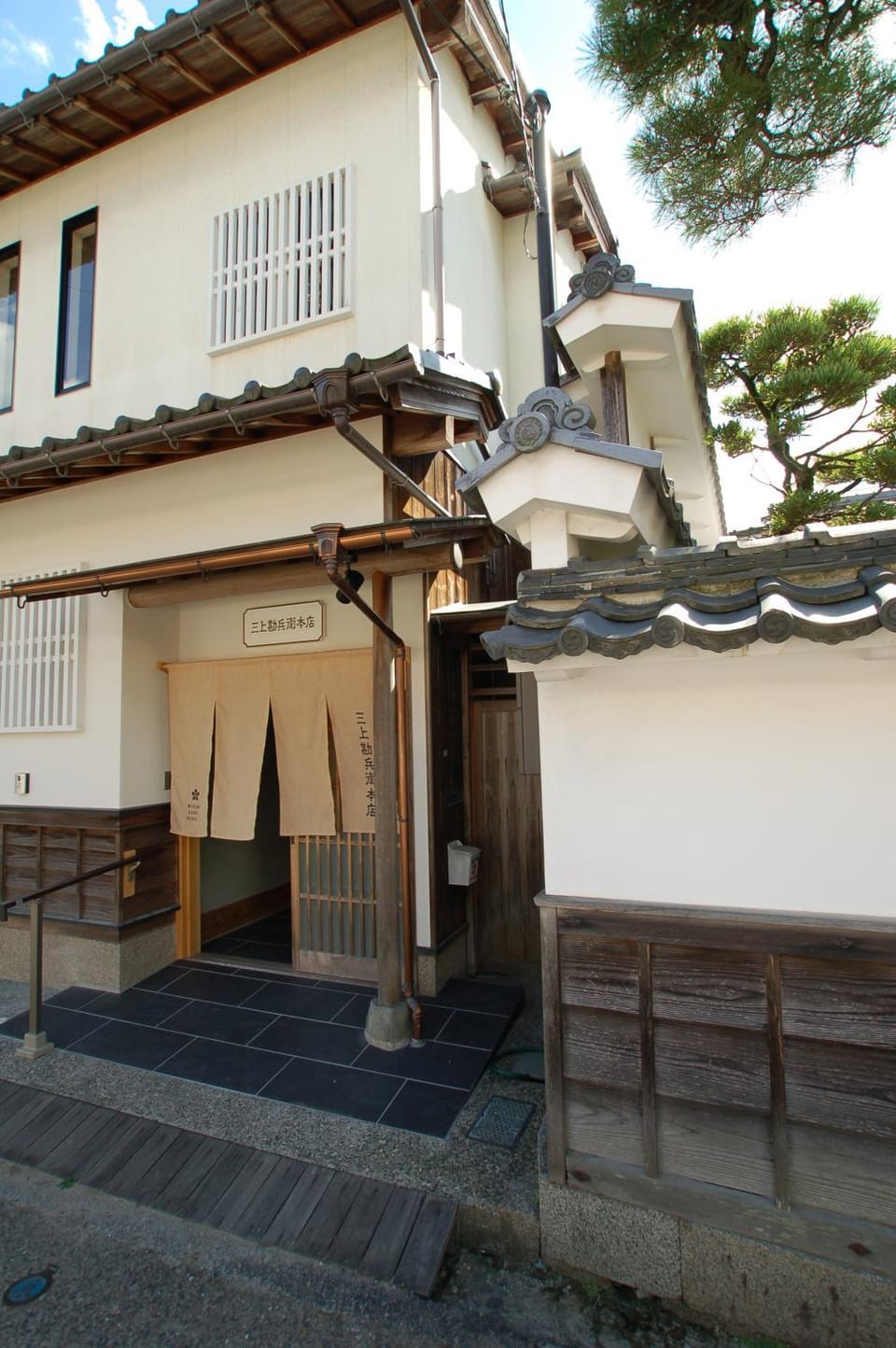 Facade/entrance