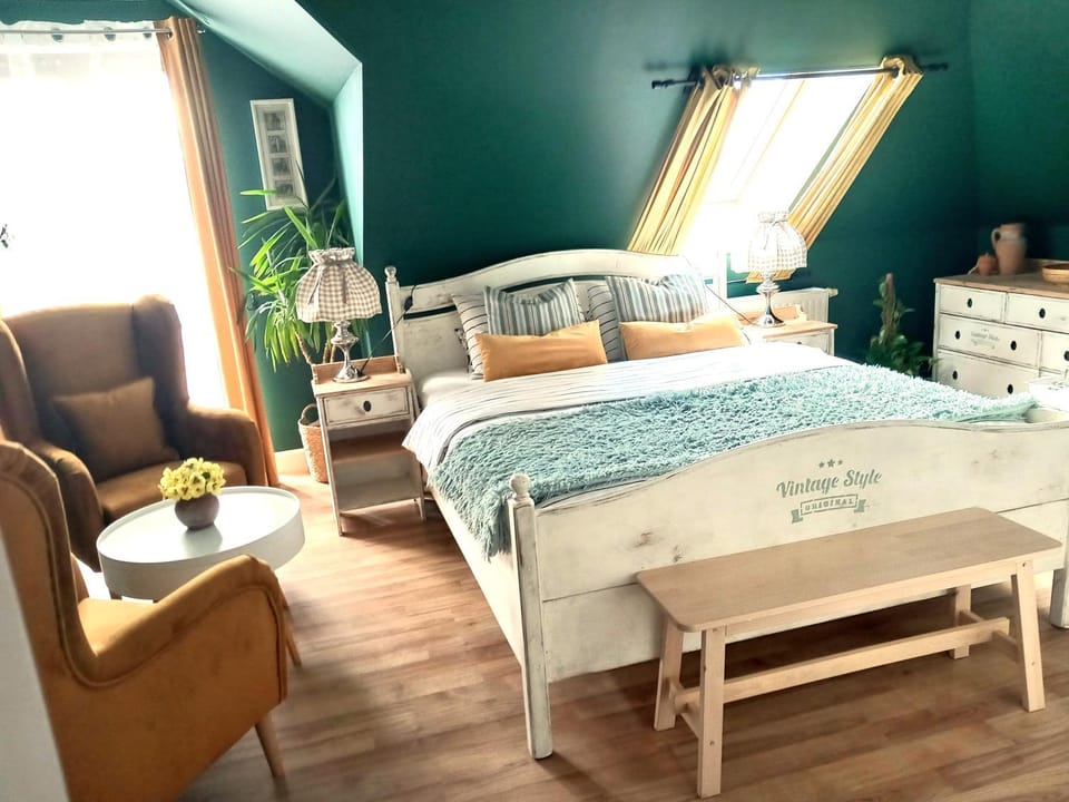 Photo of the whole room, Bedroom
