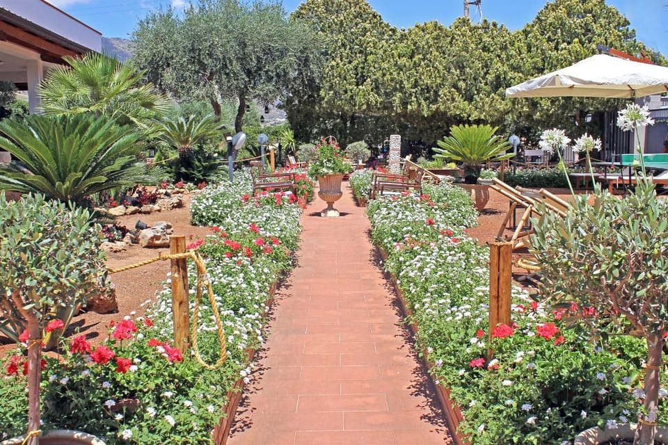 Day, Garden view