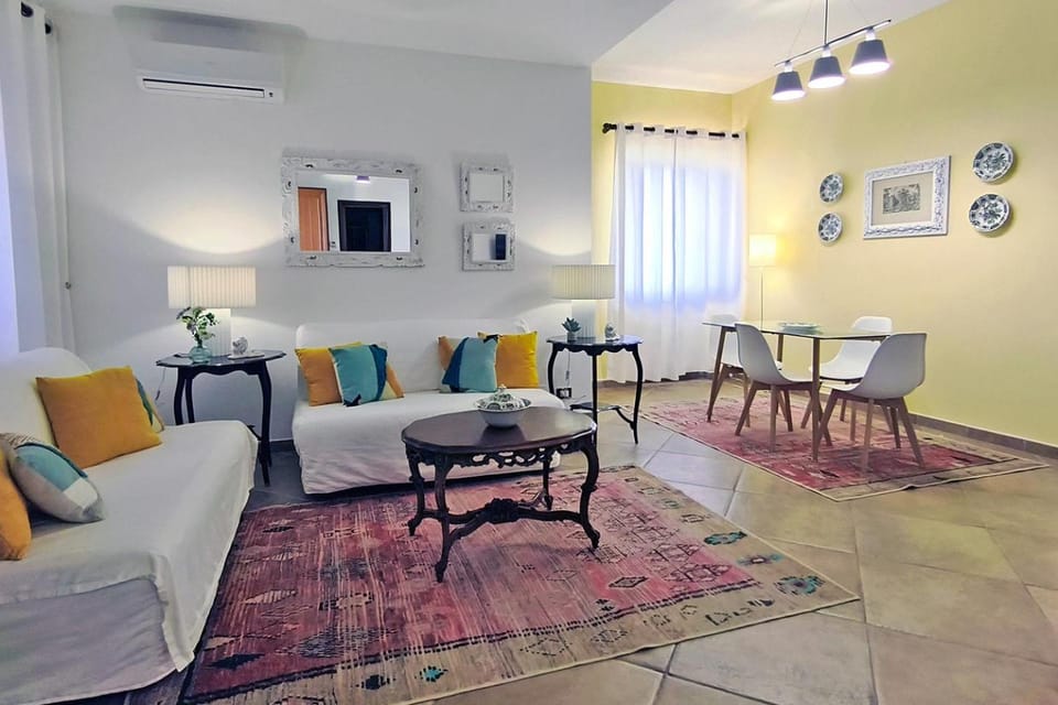 Living room, Seating area, Dining area, air conditioner
