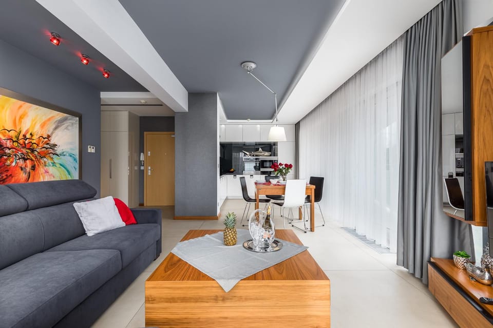 TV and multimedia, Kitchen or kitchenette, Living room, Food and drinks, Seating area, Dining area