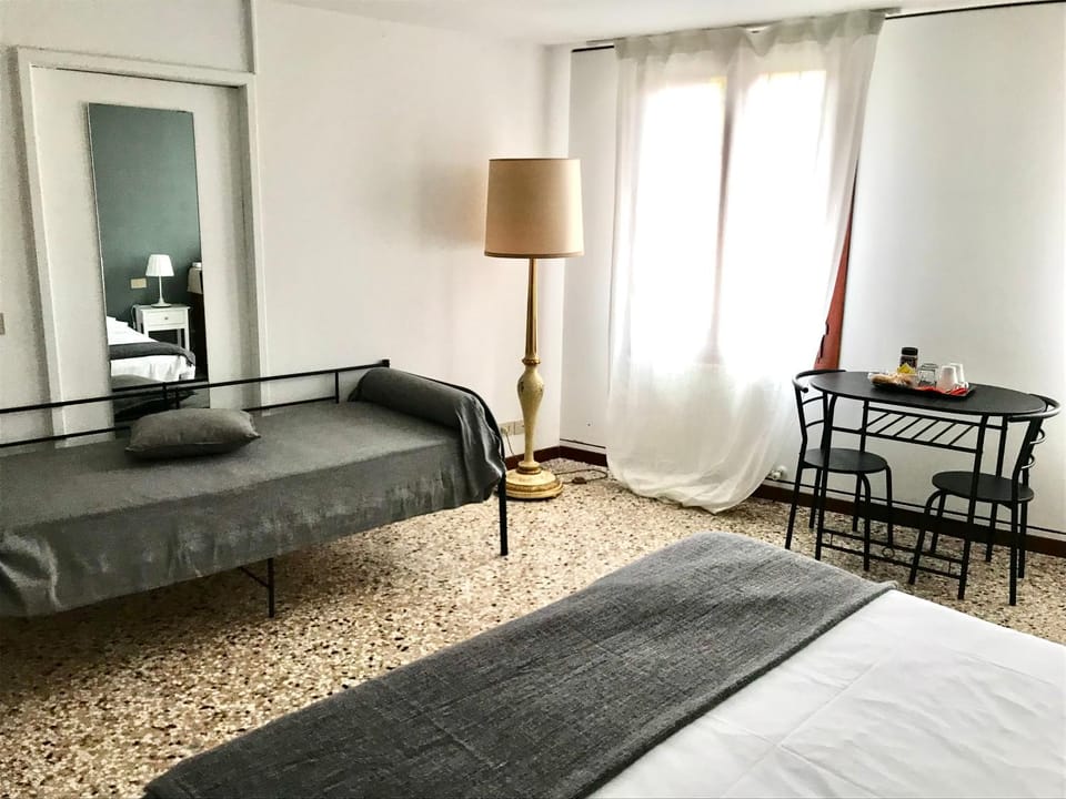 Venice and Venice Apartments - private rooms in shared apartment Bed and Breakfast in Venice