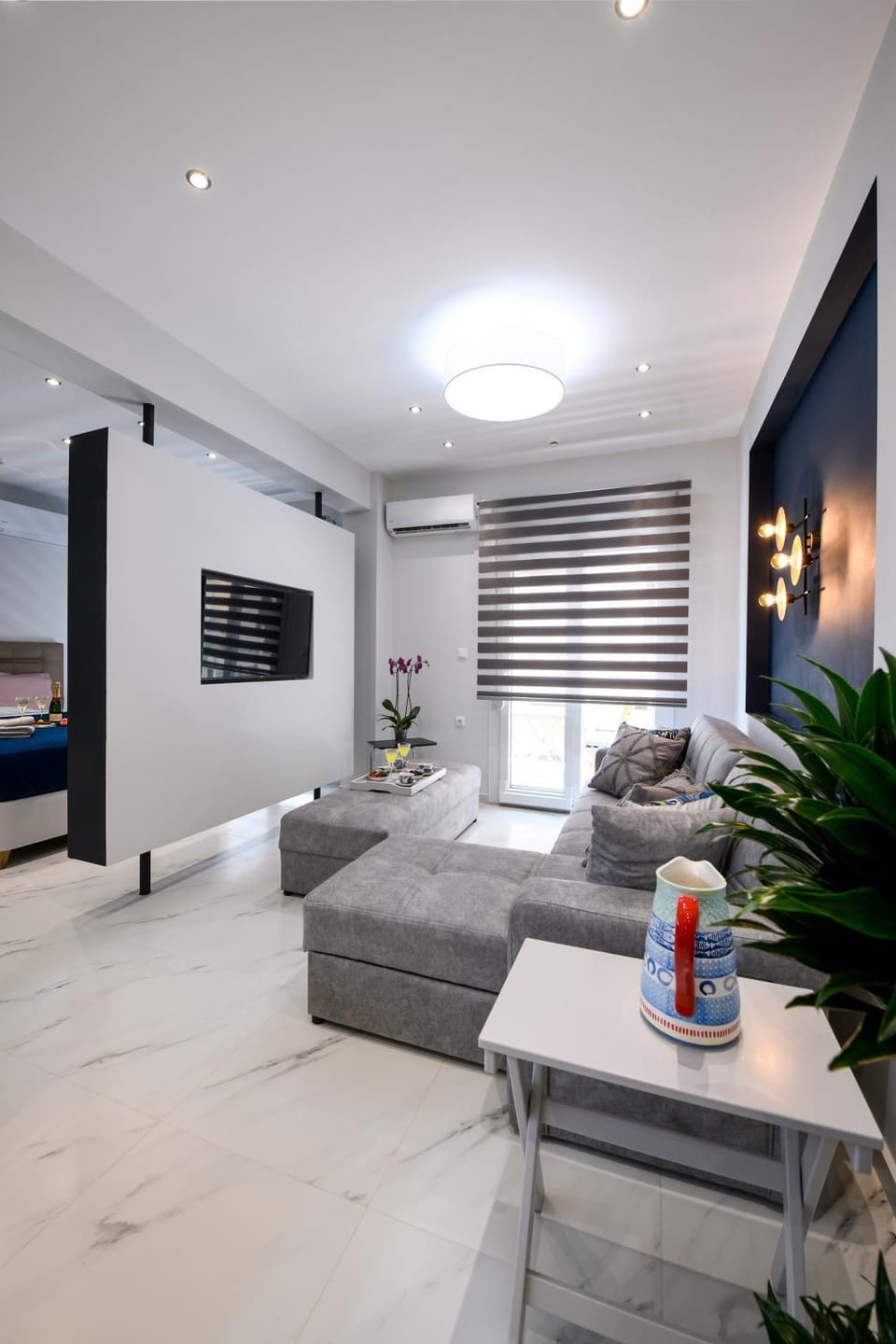 TV and multimedia, Seating area