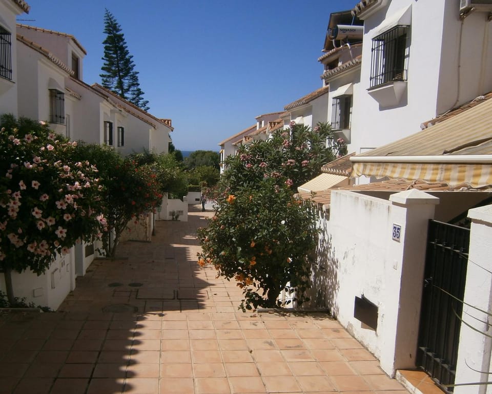 Property building, Street view