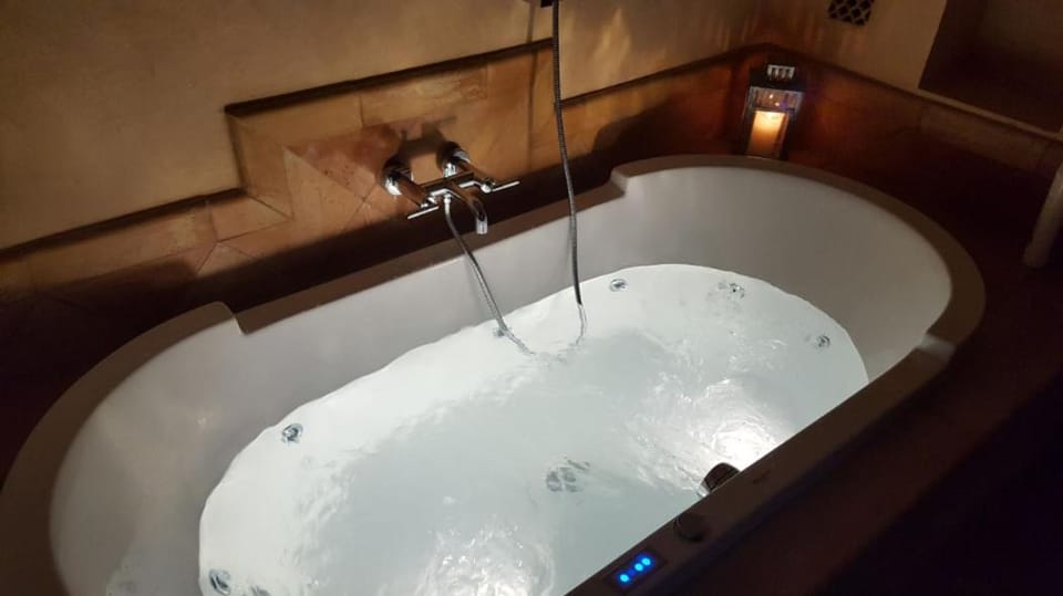 Massage, Bathroom