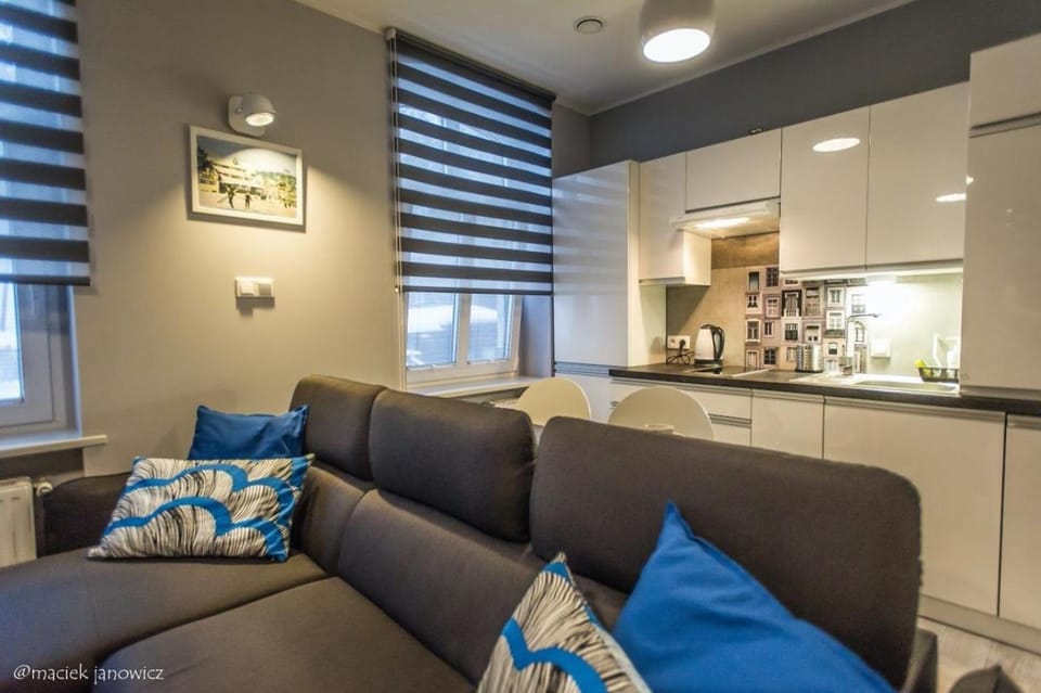 Kitchen or kitchenette, Seating area