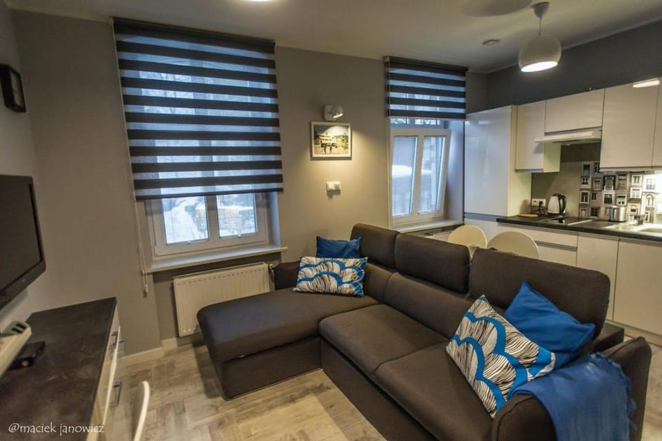 Kitchen or kitchenette, Seating area