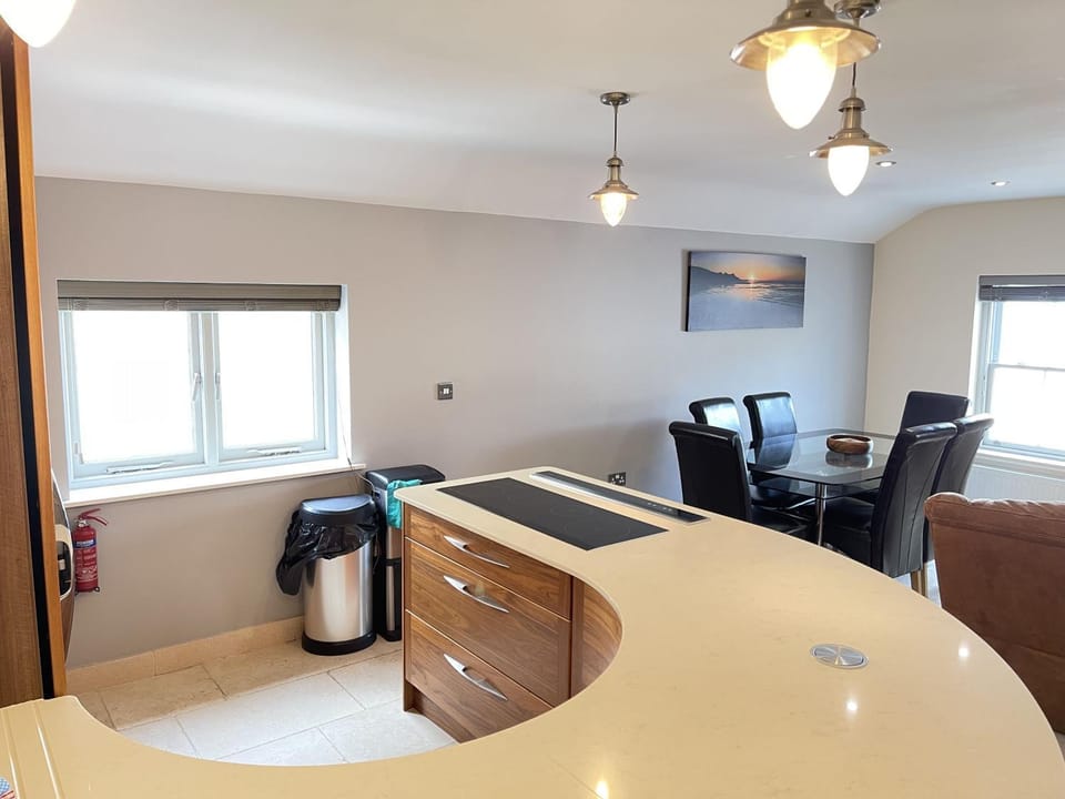 Property building, Kitchen or kitchenette, Dining area