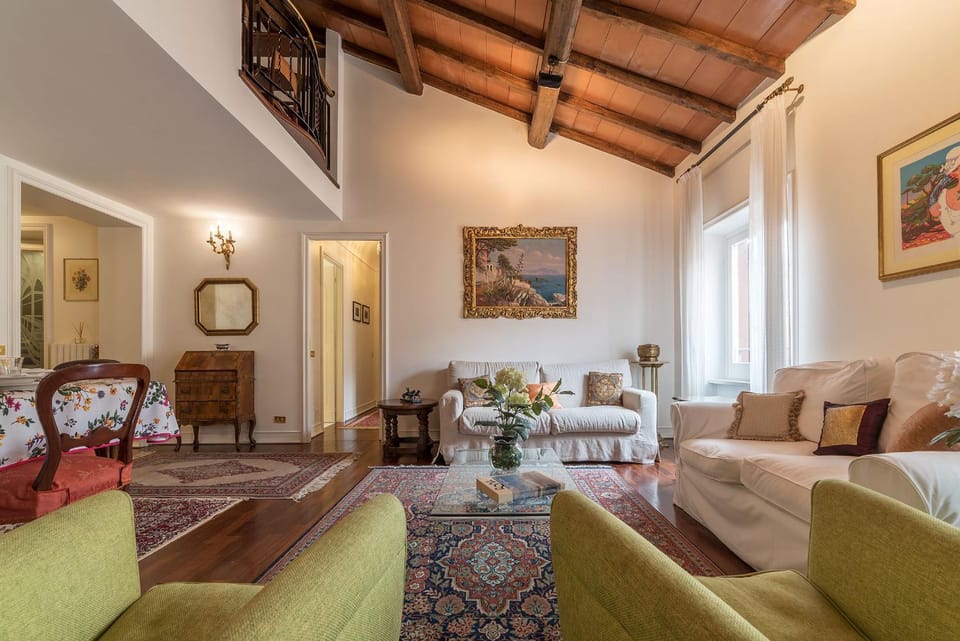 Quiet and classic on two floors, by Trevi Fountain - FromHometoRome Apartment in Rome