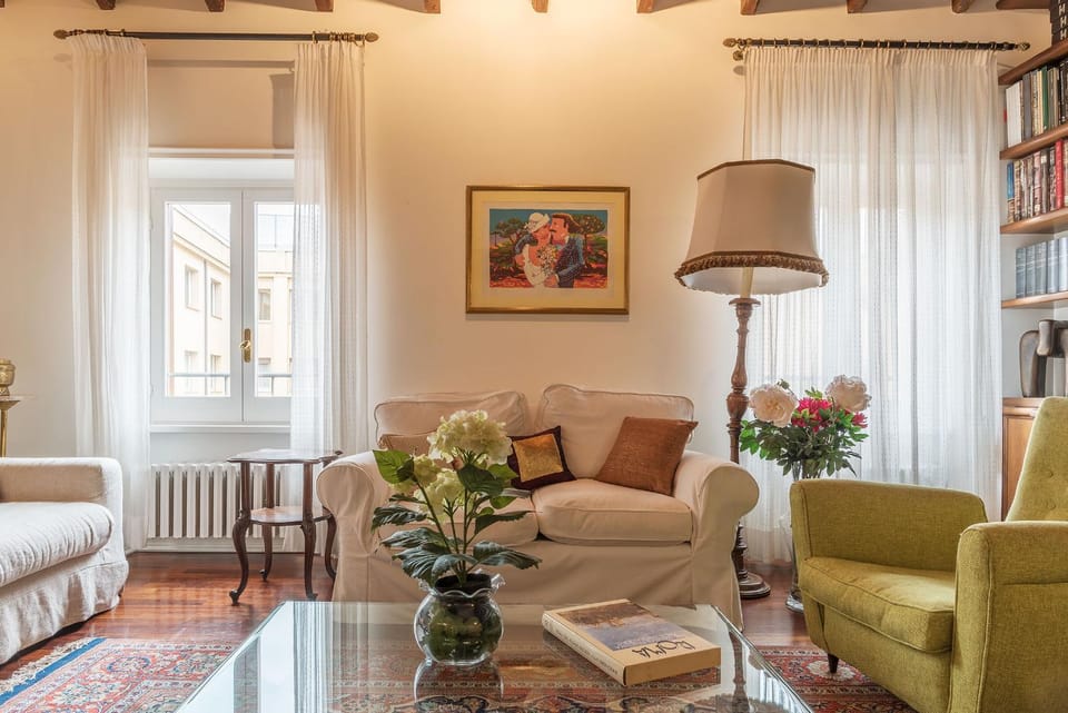 Quiet and classic on two floors, by Trevi Fountain - FromHometoRome Apartment in Rome