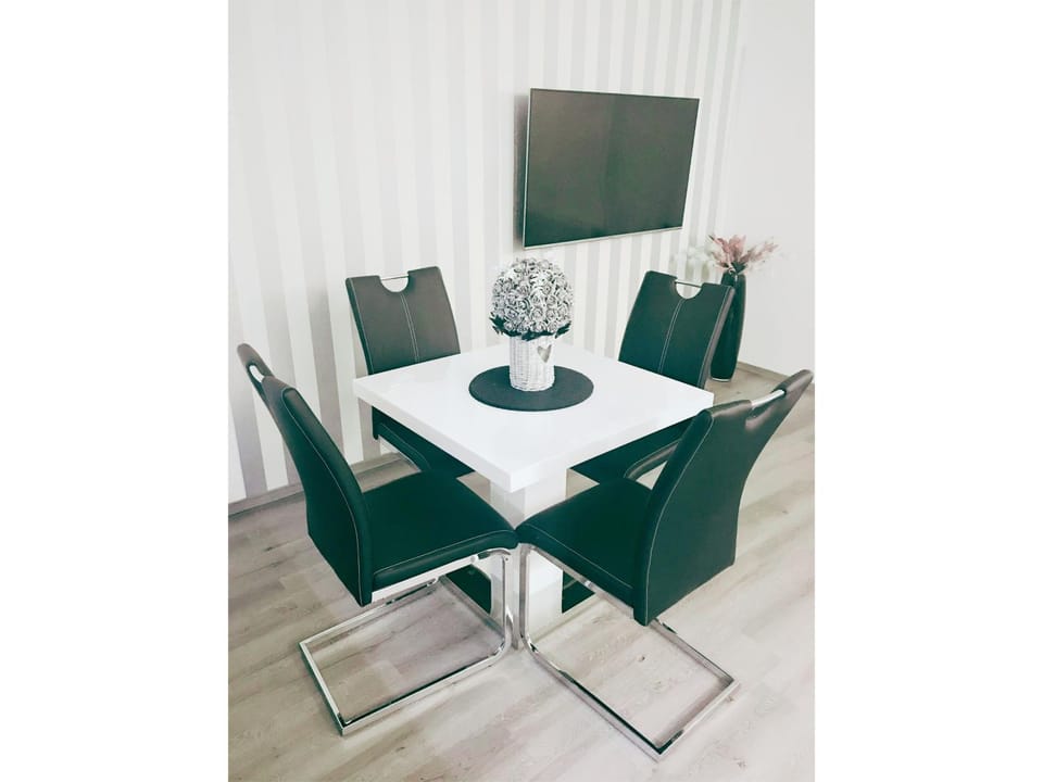 TV and multimedia, Dining area