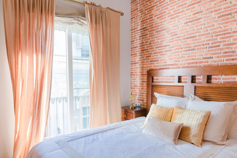 Bed, Day, Balcony/Terrace, Photo of the whole room, Bedroom, Autumn, On site, City view, Landmark view, cot