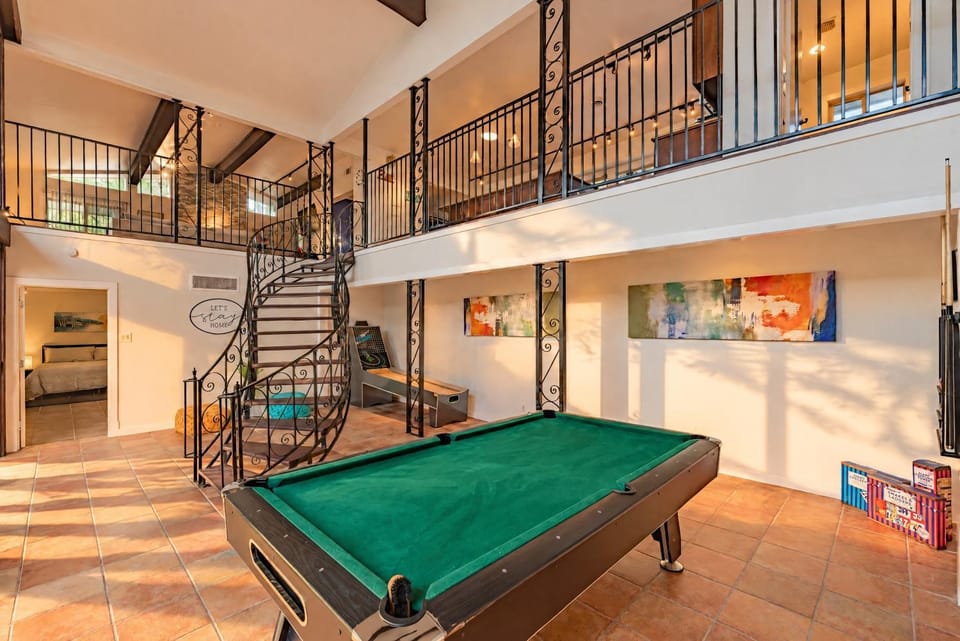 6BR Retreat Huge Pool & Game Room House in San Antonio