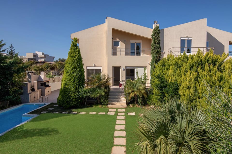 Property building, Garden, Garden view, Swimming pool