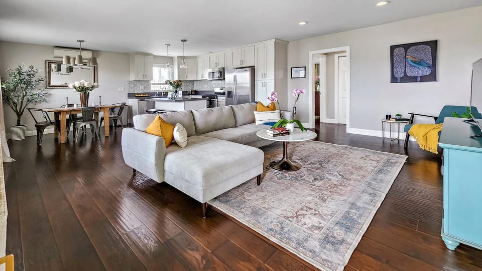 Living room, Photo of the whole room, Seating area