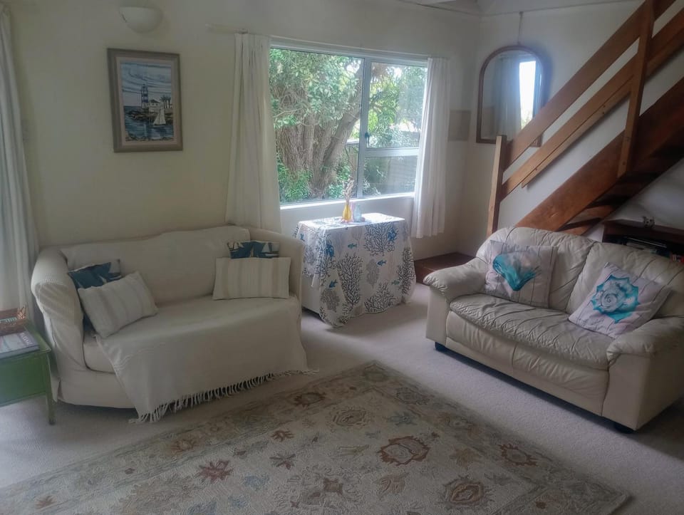 Beside the lagoon - Waikanae Beach House in Wellington Region