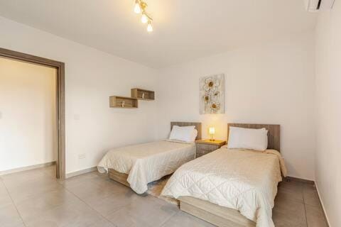 Bedroom, air conditioner