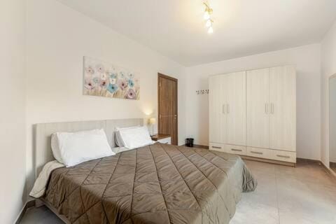 Bedroom, hair dryier, air conditioner