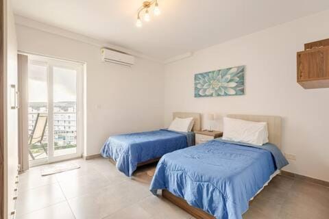 Bedroom, air conditioner