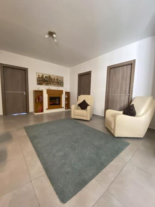 Living room, Seating area, fireplace